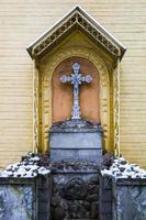 église orthodoxe en bois jaune photo