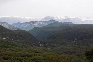 paysages printaniers des montagnes grecques photo