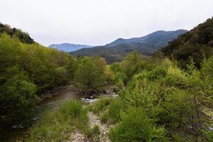 paysages printaniers des montagnes grecques photo