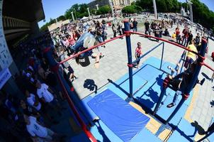 kharkiv, ukraine - 27 mai 2018 spectacle d'entraînement de rue lors du festival annuel des cultures de rue photo