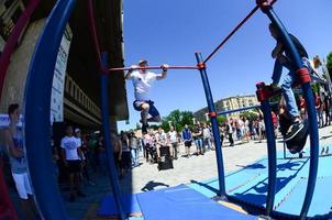 kharkiv, ukraine - 27 mai 2018 spectacle d'entraînement de rue lors du festival annuel des cultures de rue photo