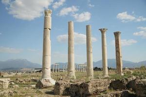 colonnes à laodicée sur la ville antique de lycus à denizli, turkiye photo