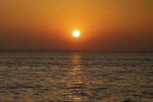 coucher de soleil, lever de soleil sur l'île de wolmido, incheon, corée photo