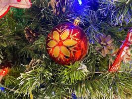 jouet de noël, boule rouge. photo