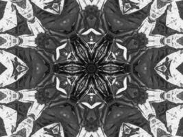 fond de kaléidoscope métallique argenté noir. motif abstrait et symétrique avec des vibrations sombres. photo