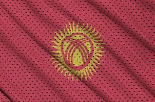 drapeau du kirghizistan imprimé sur un tissu en maille de polyester et nylon sportswear photo