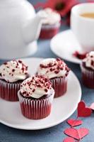 cupcakes en velours rouge pour la saint valentin photo