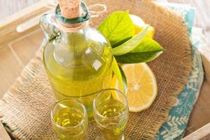 limoncello en petits coups photo