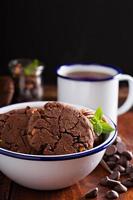 biscuits végétaliens au chocolat et aux noix de pécan photo