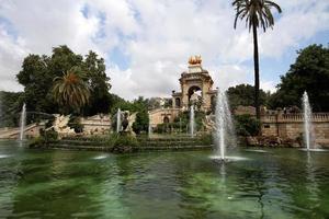 fontaine dans le parc de la ciutadella à barcelone, espagne photo