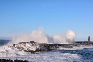 énormes vagues de la mer photo