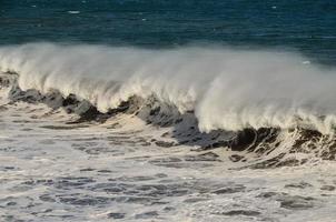 énormes vagues de la mer photo