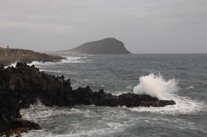 énormes vagues de la mer photo