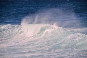 énormes vagues de la mer photo