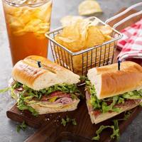 sous-sandwich italien avec frites photo