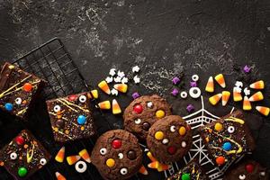 brownies monstres au chocolat friandises maison pour halloween photo