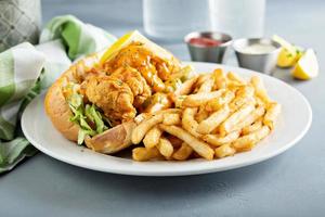 sandwich po boy aux crevettes frites photo