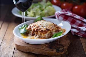 lasagnes traditionnelles sauce bolognaise photo