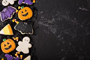 biscuits d'halloween décorés de glace royale photo