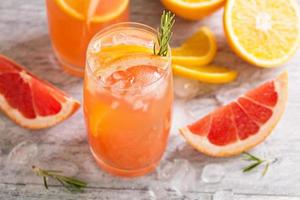 cocktail d'agrumes au pamplemousse et à l'orange photo