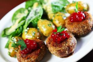 plat de boulettes de viande polonais photo