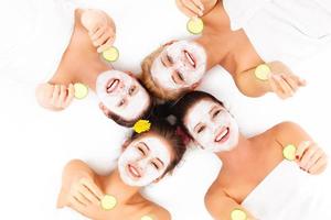 groupe de femmes au spa photo