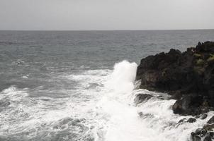 énormes vagues de la mer photo