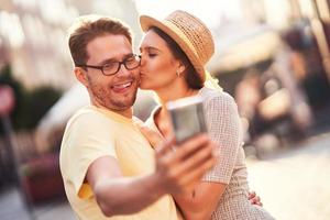 Adultes heureux touristes visites gdansk pologne en été photo