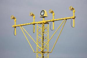 lampe jaune de piste d'aéroport photo