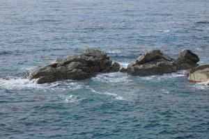 costa brava et sentier côtier le long de la côte accidentée du nord de la catalogne, espagne photo