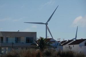 éoliennes modernes pour la production d'énergie verte et propre photo