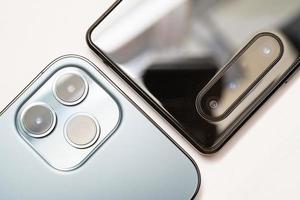 nombre différent de caméras sur smartphone. appareil photo de téléphone à un, deux et trois objectifs