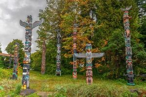 mât totémique - vancouver, canada photo