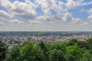 vue sur la colline du château de lviv photo