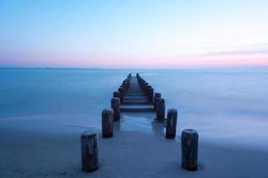 coucher de soleil spectaculaire sur la plage de coney island photo