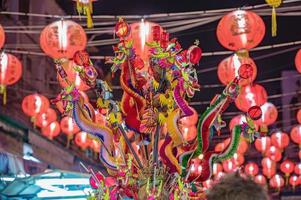 jouet de musique traditionnelle dans le quartier chinois de yaowarat à bangkok en thaïlande au nouvel an chinois.bangkok chinatown est le plus grand quartier chinois du monde. photo