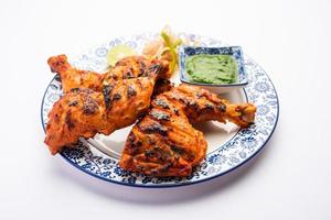 le poulet tandoori est un aliment épicé indien non végétarien photo