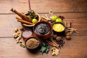 le chyavanprash ou chyawanprash est largement consommé en inde comme complément alimentaire ayurvédique photo