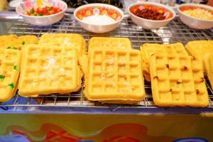 thai waffle c'est un aliment de rue en thaïlande facile à trouver. photo