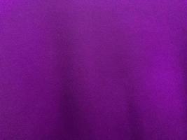 texture de tissu de coton violet utilisée comme arrière-plan. fond de tissu violet de matière textile douce et lisse. il y a de l'espace pour le texte.. photo