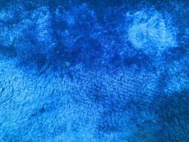 texture de tissu de laine bleue utilisée comme arrière-plan. fond de tissu bleu vide de matière textile douce et lisse. il y a de l'espace pour le texte. photo