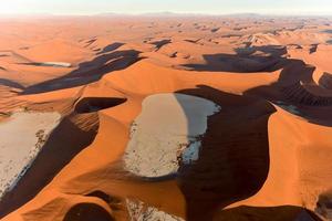 mer de sable du namib - namibie photo