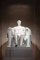 monument de lincoln à washington dc la nuit. photo