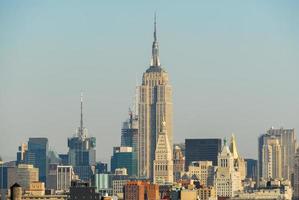 vue sur le centre-ville de manhattan depuis le pont de brooklyn. photo