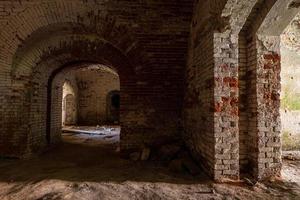 anciennes caves de la forteresse à daugavpils photo