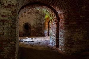 anciennes caves de la forteresse à daugavpils photo