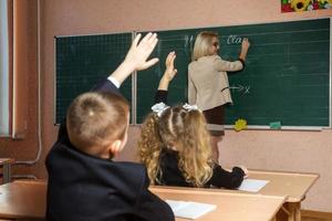 enfants à la leçon d'école photo