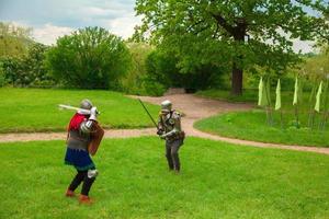 combat à l'épée de chevalier photo