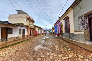 maisons traditionnelles colorées dans la ville coloniale de trinidad à cuba, site du patrimoine mondial de l'unesco. photo