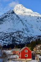 la ville de nusfjord dans les îles lofoten, norvège en hiver. photo